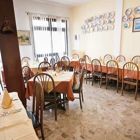 Hotel Milan Росолина Маре Екстериор снимка