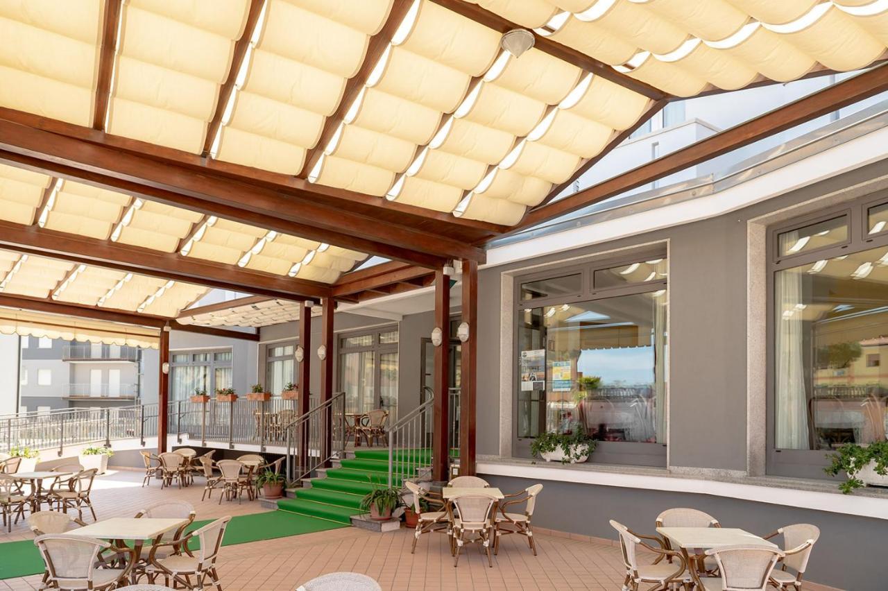 Hotel Milan Росолина Маре Екстериор снимка