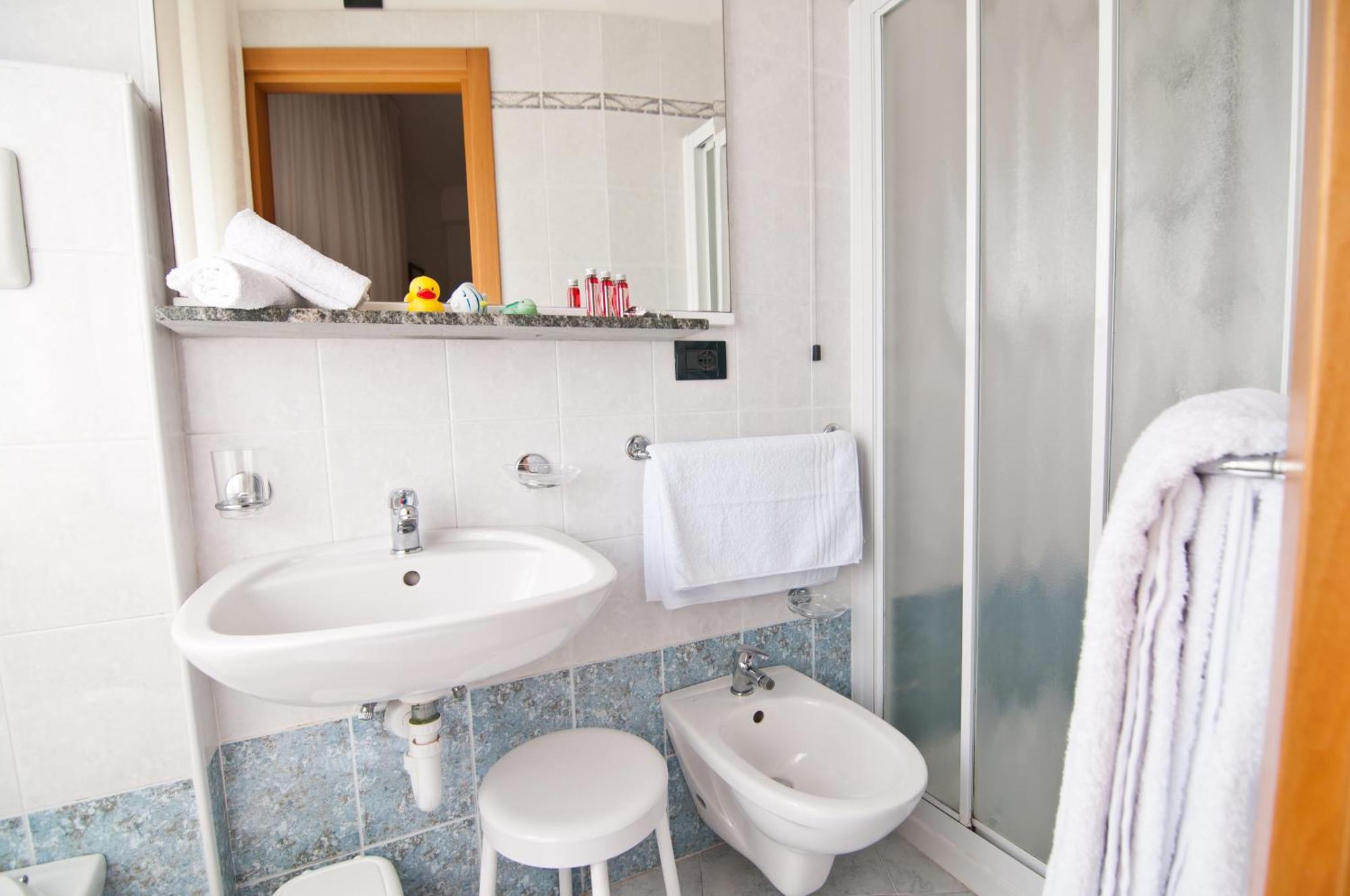 Hotel Milan Росолина Маре Екстериор снимка