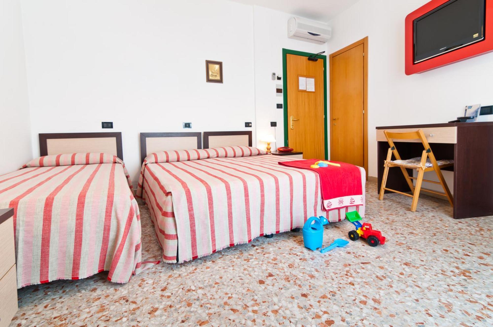 Hotel Milan Росолина Маре Екстериор снимка