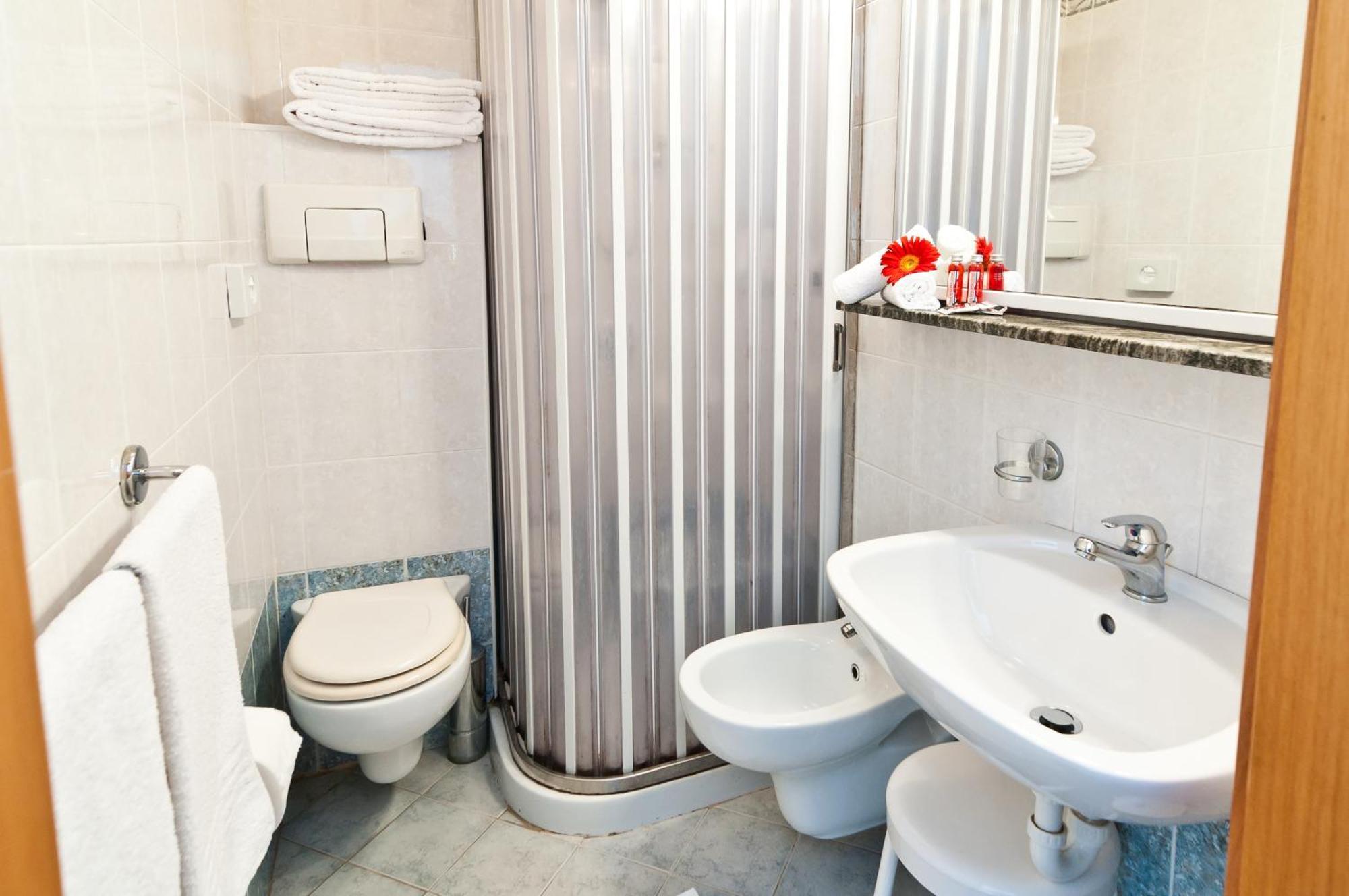 Hotel Milan Росолина Маре Екстериор снимка