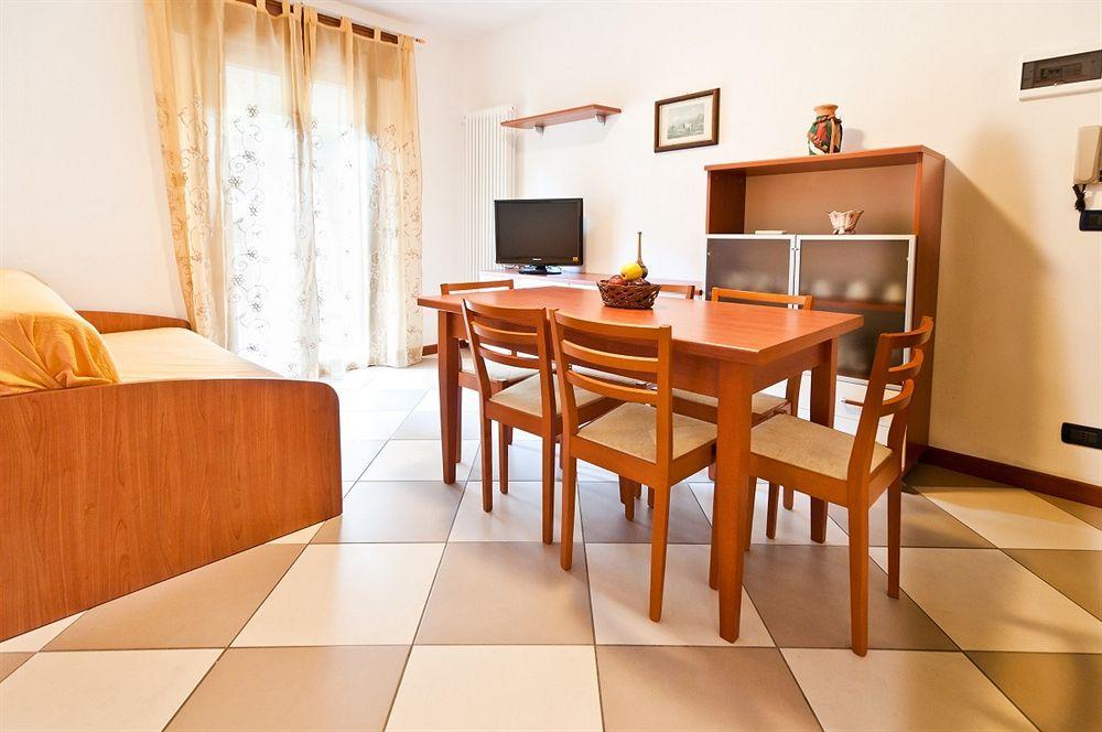 Hotel Milan Росолина Маре Екстериор снимка